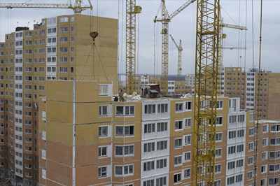 Медведев рассказал о снижении темпов строительства жилья